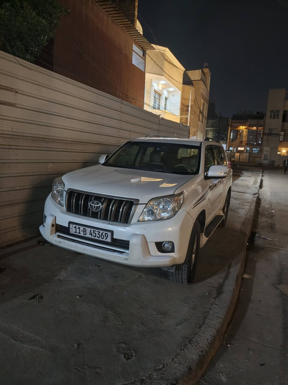 سيارة برادو 2012 Txl كويتي 
6 سلندر السيارة نظيفة من كلشي ومابيها اي ضرر كلين تام 
ماعدا دعامية مصبوغة رش 
مواصفات كاملة فول من كلشي
السعر 275 وبيها مجال 
الاتصال على الرقم *********** ومتوفر ع برامج
