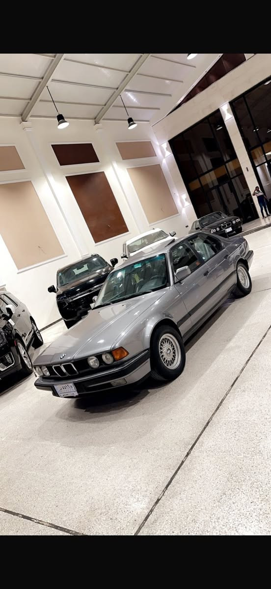 ‪بي ام موديل1991 السياره 5 بردات بلاد نضيفه السياره تجي تشوف وتفحص وتشلع عيني سعرها85 وبيها مجال مكاني شارع فلسطين ***********
