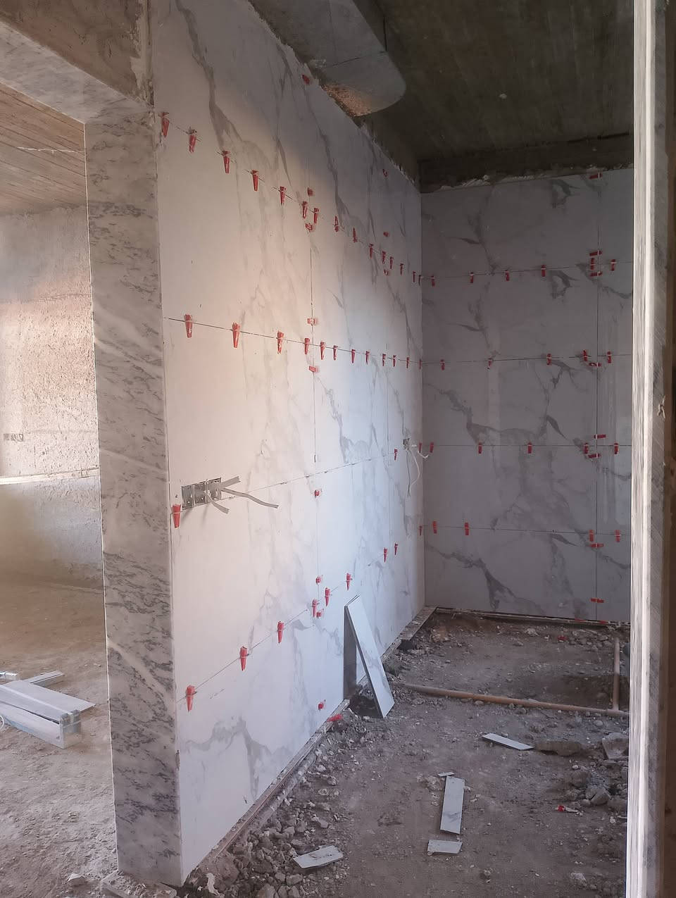 اصطه سيراميك متفرغ حاليا جدار وارضيه كوبنات عل متر ***********.  ***********
