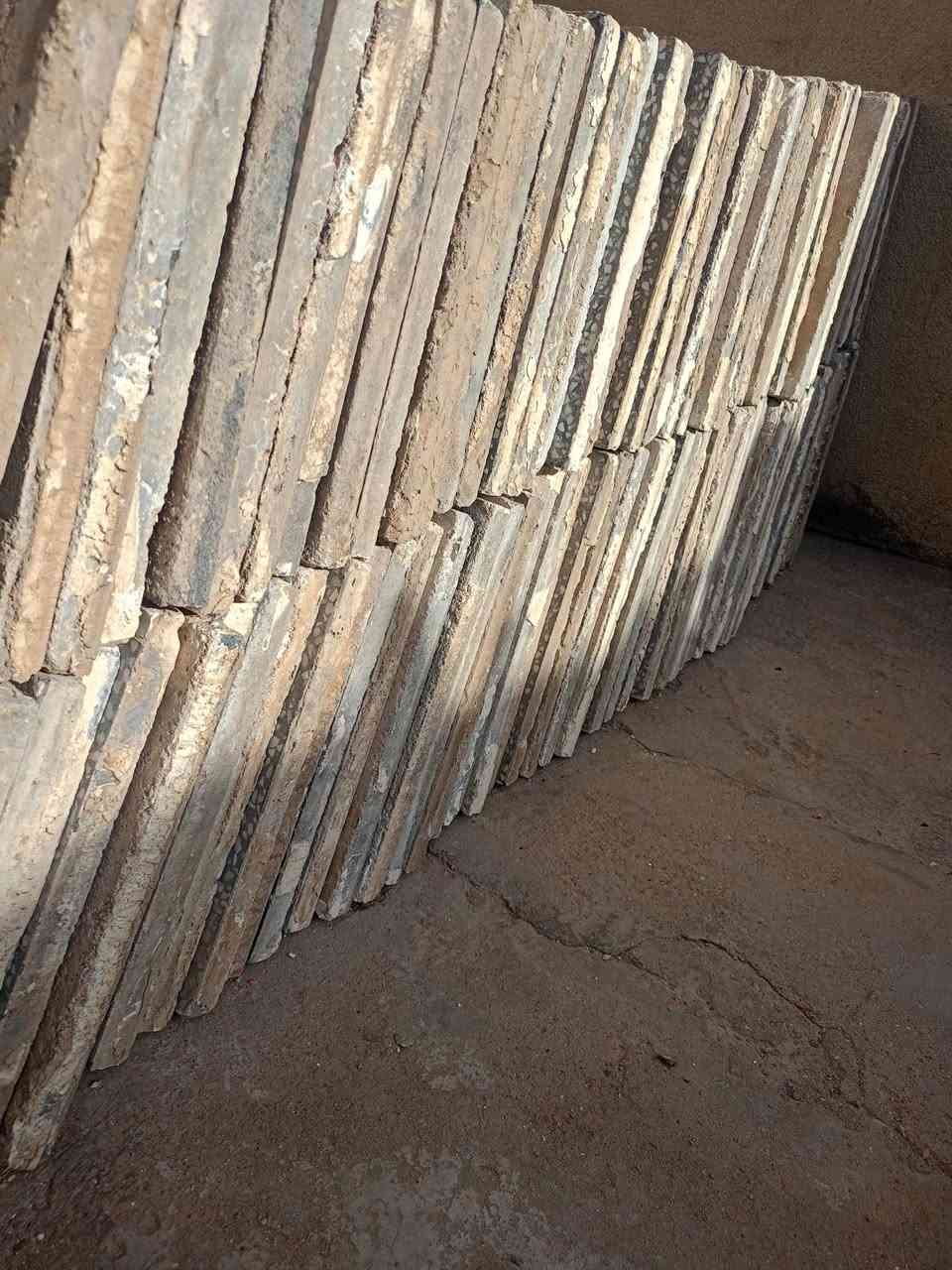 سلام عليكم كاشي مستخدم نضيف جدا للبيع 40×40عدد35متر سعر المتر 7الاف ***********

