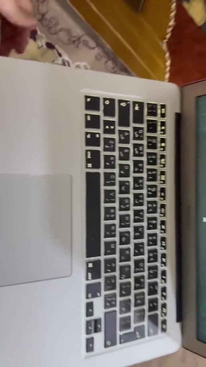 السلام عليكم 
‏MacBook Air 2017
كلش نضيف وجديد مشحون 88 مره 
‏استخدمام شخصي للدراسة  
السعر 330 وبي مجال بصيط
ما متواجد عل فيس 
***********
￼￼
