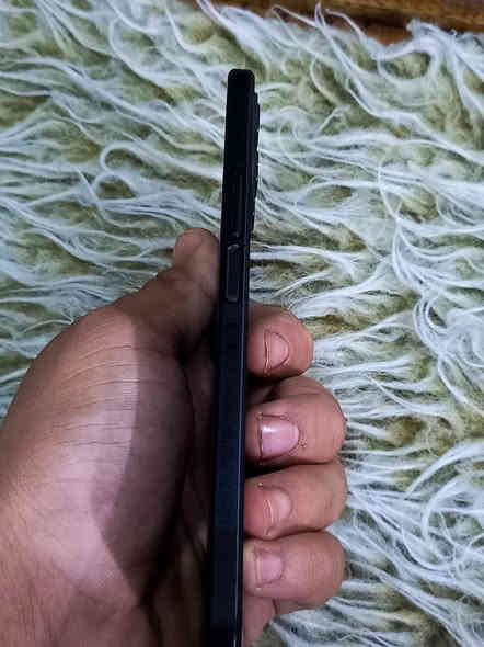 السلام عليكم
الموصفات الكاملة

▪️ الشاشة:

حجم 6.7 إنچ

دقة +FHD

معدل تحديث 90Hz

حواف نحيفة جداً

▪️ المعالج:

Qualcomm Snapdragon 680

أداء ثابت وممتاز للاستخدام اليومي

▪️ الذاكرة والتخزين:

6GB RAM

128GB تخزين داخلي

▪️ الكاميرات:

خلفية رباعية:

64MP الرئيسية

5MP واسعة

2MP ماكرو

2MP عمق

كاميرا أمامية 16MP

▪️ البطارية والشحن:

بطارية 4000mAh

شحن سريع 22.5W

▪️ المميزات الإضافية:

بصمة جانبية

خفيف الوزن

تصميم نحيف وأنيق

USB-C

يدعم 4G

---
السعر 100 الف 
تواصل واتساب وتليكرام 
***********
