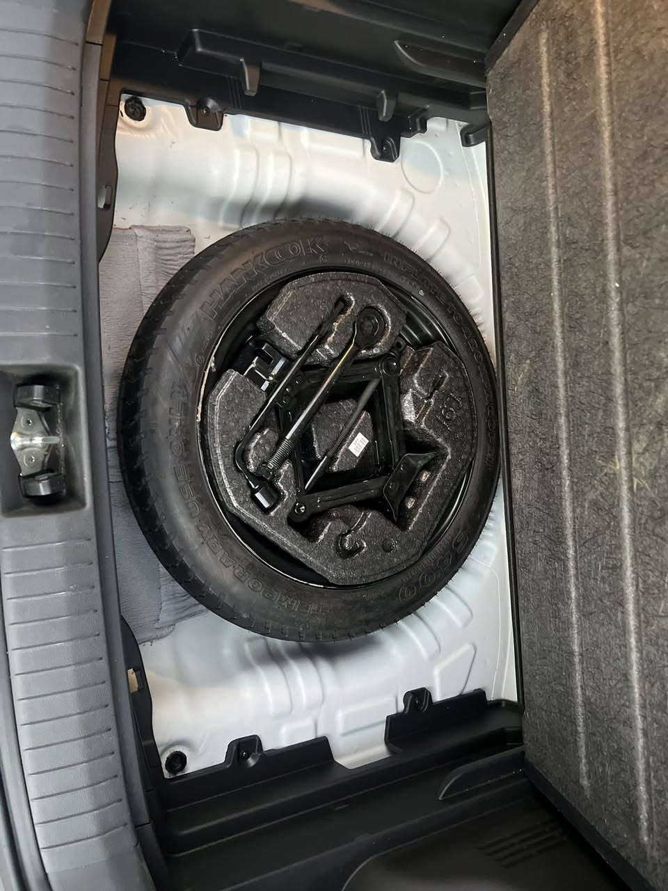 السلام عليكم للبيع كونا موديل ٢٣ سيل رقم بغداد الإنكليزي ماشيه ٣٨ ميل السياره مبدل جاملغ وبنيد نفس اللون 

المواصفات : بصمة / تشغيل عن بعد / شاشة كبيرة / فور ويل / رادار جانبي / مانع انحدار / اطفاء ذاتي  / مود درايف / لايت LED / تحكم ستيرن / كروس سرعة / مانع انزلاق / ويل كب / محرك 2000 دوش/اشايربل مري /حساسات توقف خلفي وأمامي  

السياره حادثها موضح بل صور لأواصل الضربه شاصي ولالغد موحود تصوير مكان الضربه وصور الحادث بل منشور 
للاستفسار ع الخاص او ع الرقم ***********
موقع السياره بغداد 
السعر ١٥٥ وبيها مجال
