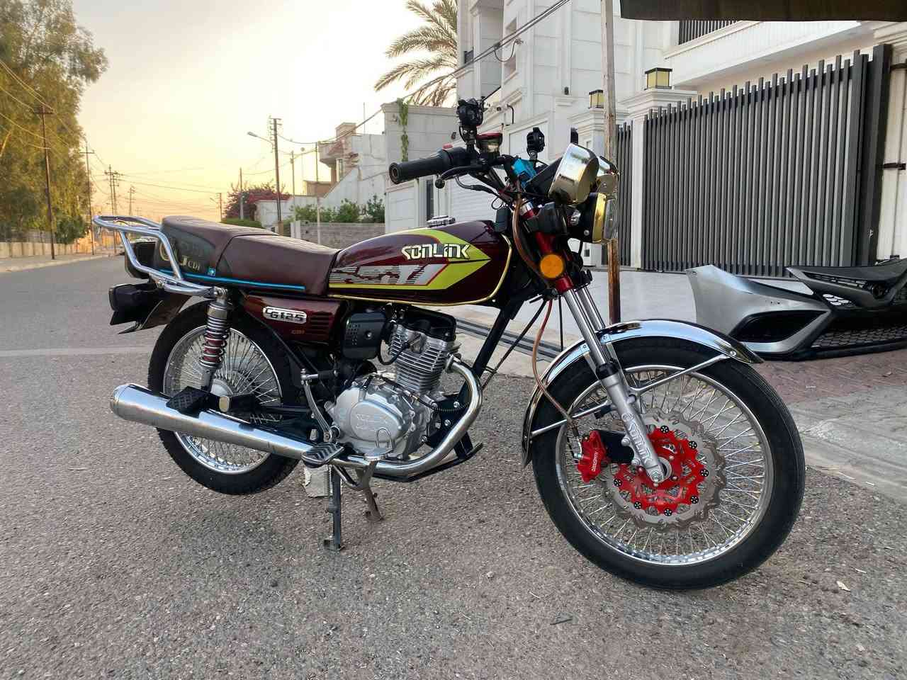 سلام عليكم دراجه للبيع سولينك باب اول دراجه كدام العين سعر 450 و بي مجال متوازي عل البيع شراي خابر ***********
