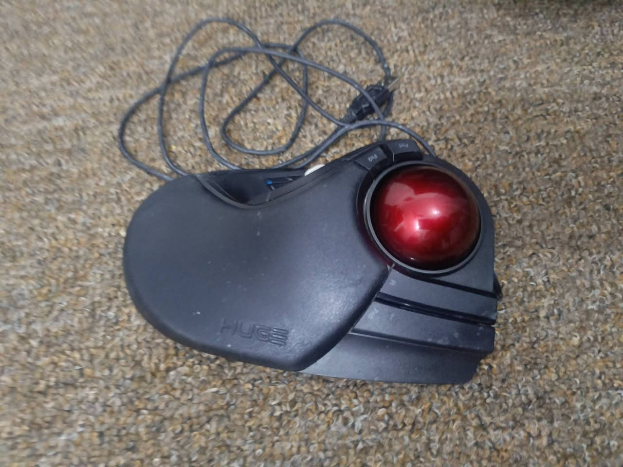 هذا الجهاز  ماوس كرة تتبع (Trackball Mouse) من شركة Elecom اليابانية، والموديل هو Elecom Huge
قيم سعره واخذه مكان بغداد ع فحص


**إذا كنت صاحب هذا الإعلان وتريد حذفه لأي سبب، رجاءا أرسل رسالة إلى الدعم الفني**