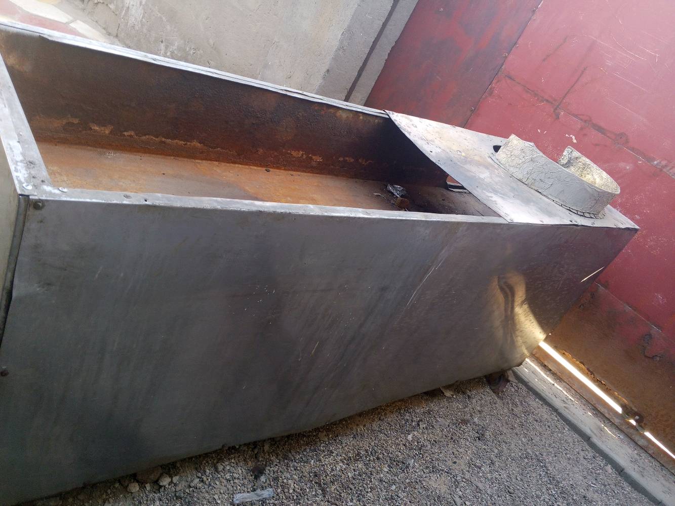 ميز فلافل للبيع طول مترين وعرض55 السعر حسب اذا ويا الاغراض 150 واذا بدون 125 الاغراض طاوه وعفريت وسراميك عدد2 وصونده
حبيبي المیز هذا من أي محافظة/منطقة موجود؟ وين مكان الاستلام بالضبط؟: 
البصره
ميز الفلافل هذا يشتغل على گاز لو كهرباء؟ وبي أي شي يحتاج تصليح أو تبديل قبل الاستخدام؟: 
يحتاج تنضيف فقط ويعمل على الغاز
الأغراض المذكورة (الطاوة، العفريت، السراميك عدد 2، الصونده) كلها كاملة وموجودة ويا الجهاز لو أكو شي ناقص؟: 
كلها موجوده
السعر المذكور 150/125 نهائي لو بيه قابلية للتفاوض؟ وإذا تريد بيع سريع شكد آخر شي؟: 
120بدون اغراض و140ويه الاغراض