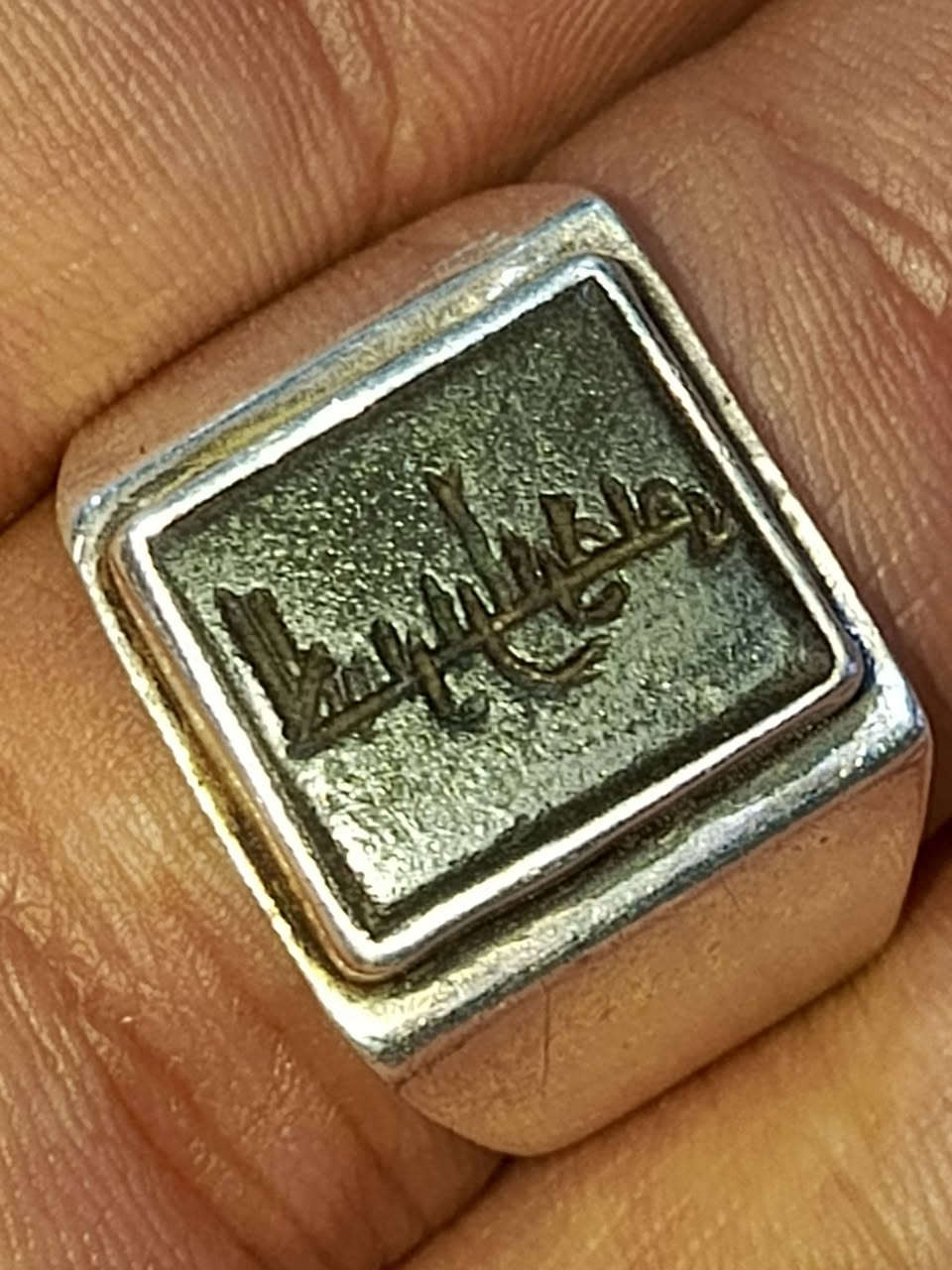 صيني قديم خط قديم كوفي مهر 
الحسين ابن براهيم  مكلف بنشر 
***********
