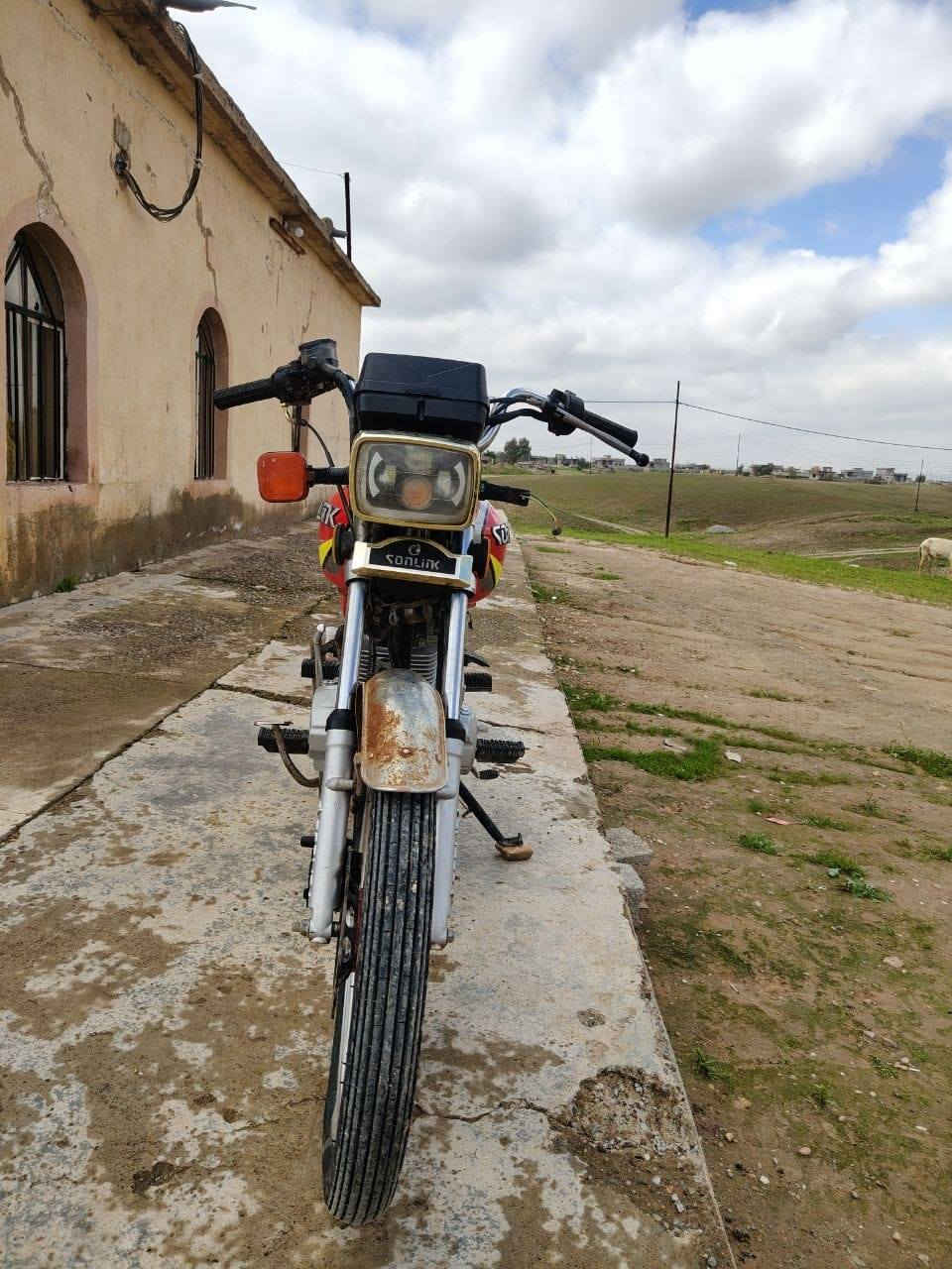 السلام عليكم
سولنك موديل2022
محرك مفتوح مبدل ولفات فقط
كهربائيات كلها شغاله
تايرات زينات ويلاتوو مسطره
دبلات بلاديه سويج بلادي
السعر:425وبي مجال
للاستفسار/***********
