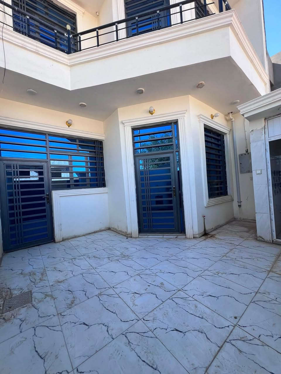 مشتمل للأيجار 
جبيريه الثالثه
طابقين يتكون
من 3 غرف نوم 
مع باقي الملحقات
للأستفسار اكثرمراسله الصفحه
اتصال + واتساب
***********
***********
عنوان المكتب
حي الأفراز مجاور المدخن
مكتب البشير للعقار
