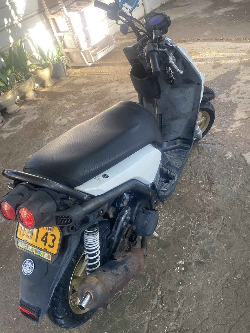 سكنس جبلي موديل2010 
ماشيه 28 الف حقيقي صالنصه صجميه بلاديه وياها اجت 
بلاديه مكفوله كفاله عامه ماناقصها شي نكره كل وكت مكينه بلاد سعره (مليون و200) وبيها مجال 
مكان بغداد زعفرانيه جسر ديالى القديم 
استفسار اتصال (***********)
