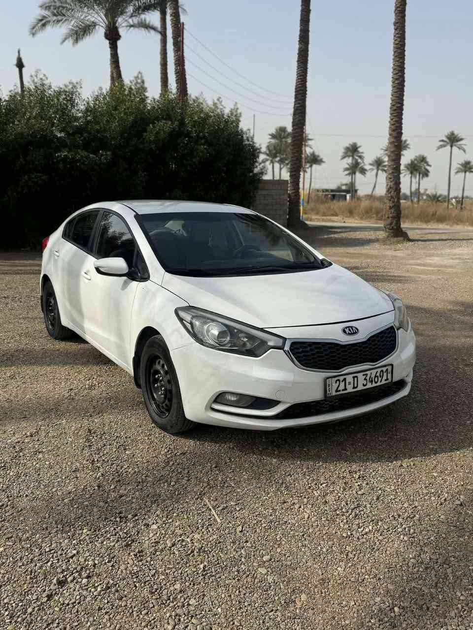 السلام عليكم
كيا سيراتو خليجي موديل 2013شكل 15
محرك 1600دوش بشرط مامفتوح 
رقم سليمانيه شرط التحويل  
السياره بيه قطعه وحده صبغ بدون دواخل 
مواصفات 
تحكم سترين
ماشيه 120حقيقي  
شاشه كأمره 
داخل جلد 
حساسات 
العنوان بغداد 
الشراي يتصل ***********
السعر118بيه مجال
