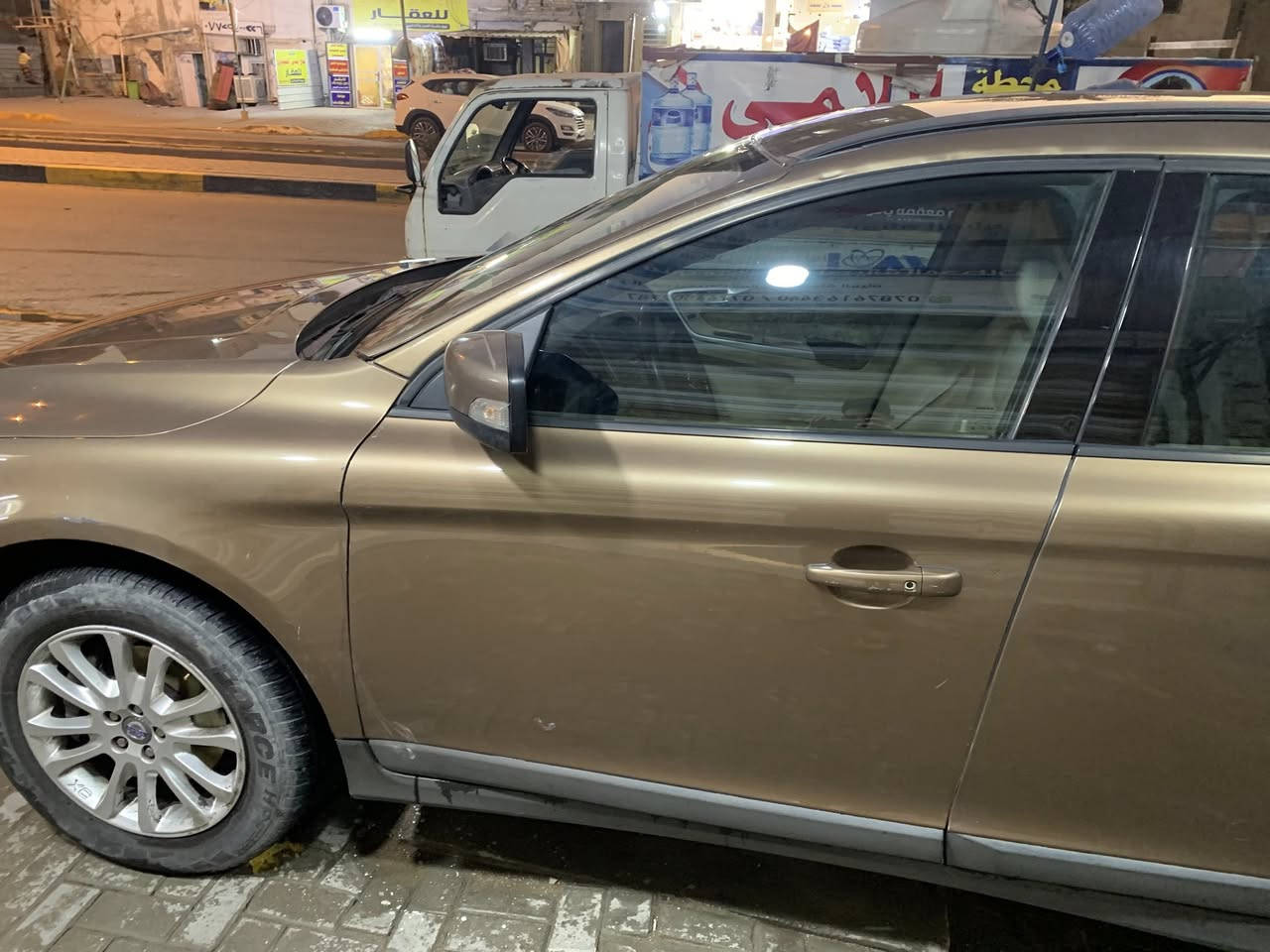 السلام عليكم سيارة فالفو عالية ادوات ادوات موديل 2018
بصمة السيارة 
تبريد تدفئة 3 قطع خير من الله 
مقاعد جلد السائق كهربائي فقط والباقي يدوي 
مري گهربائي 
رادار وحساس
سيارة نضيفة محرك رانج بلادي سوبر 
بعد بيها مواصفات خير من الله 
السعر 40 وبيها مجال بسيط مگاني مدينة الصدر 
واتس فقط ***********
