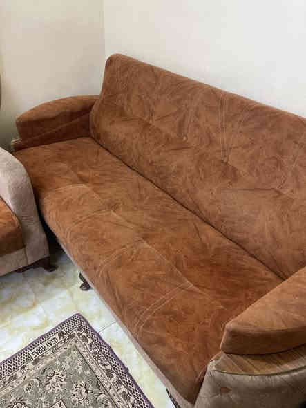 سلام عليكم عندي تخم للبيع ونضيف حيل ١٠ مقاعد أريده ب٤٠٠ وبي مجال مكاني المحموديه حي العسكري ***********
