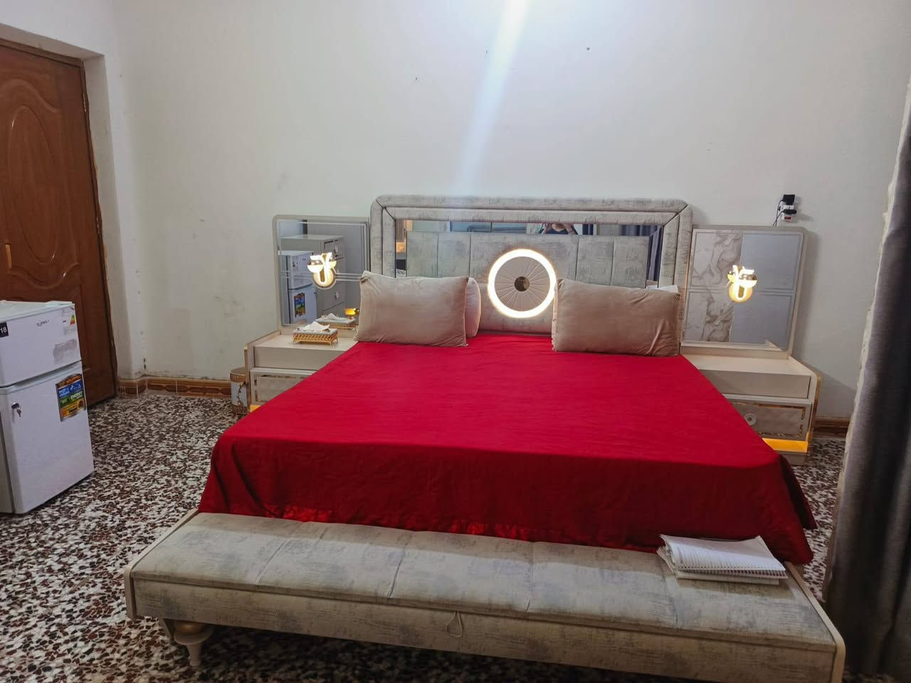 غرفه تركيه نظيفة جداً 
الموقع: ذي قار حي البشائر 
السعر: مليونين و500 وبيه مجال 
الرقم:***********
