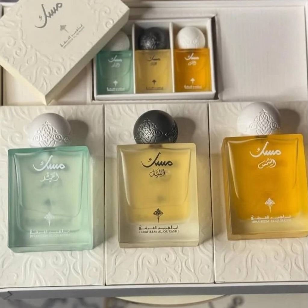 ⁨ سيت مسك ابراهيم القرشي لكلا الجنسين Ibraheem Al Qurashi Musk Perfume Set Unisex 🩵🫧🍬 
يتضمن 6 عطور متنوعة بروائح مميزة وغنية. 
♡  الحجم الكبير 3 قطع 75ml 
♡ حجم ميني 3 قطع 10ml 
النـوتـات العطرية :
- مسك الليل : 😔🌠
البرغموت، الكشمش الأسود، التفاح
خشب الأرز، الباتشولي، الكراميل
المسك، العنبر، الرمان
مسك الشمس : ☀🥹
القرفة، الهيل، زهر البرتقال، البرغموت.
 البوربون، الإليمي، الفانيليا.اللوز الحلو، المسك، الأمبروكسان، خشب الغاياك.
مسك القمر : 🌙💋
الليتشي، الراوند، البرغموت، جوزة الطيب. الورد التركي، الفاوانيا، المسك، الفانيليا، البتاليا. الكشميران، البخور، خشب الأرز، نجيل الهند الهايتي

سعر البكج ٣٥ الف
توصيل لجميع محافظات العراق ٣ الاف فقططط


**إذا كنت صاحب هذا الإعلان وتريد حذفه لأي سبب، رجاءا أرسل رسالة إلى الدعم الفني**