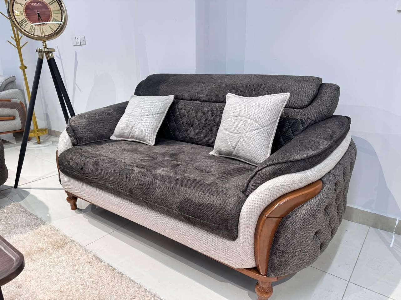 جمال الأطقم المودرن يِمنى وما يخلص 😍
كل موديل أحلى من الثاني…

تصميم عصري ✔️
خامات مختارة ✔️
تفاصيل ترفع مستوى بيتك ✔️

إذا تحب التميّز والذوق العالي، هذا الطقم إلك 💎
لا تفوّت الفرصة… الكمية محدودة والموديلات توصل وتخلص بسرعة ⚡

📩 للحجز والاستفسار راسلنا الآن
وخلي بيتك يحچي فخامة ✨

او اتصل 👈 ***********
