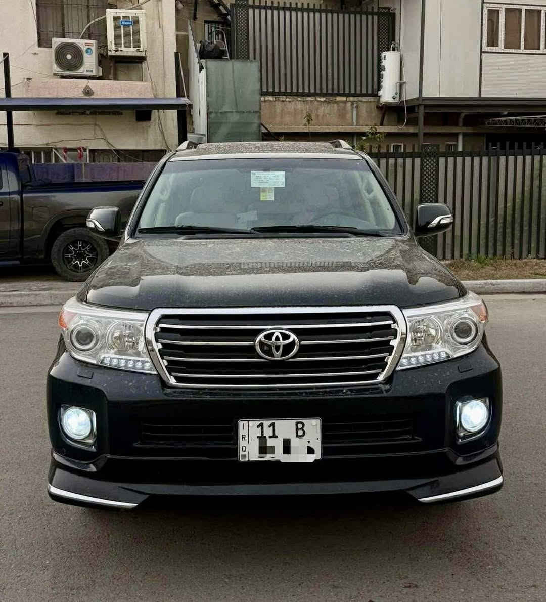 السلام عليكم لاندكروزر vxr  بريم 2012
للبيع او مراوس حسب القناعه السياره جديده بدون صبغ حتى الدعاميات فقط بيها بارد جاملغ امامي ايمن ماشيه 175 الف حقيقي شرط الفحص مكينه 4600 المرغوب مواصفات فول البريم معروف ام الطفايه ليزرات ترحيب مري قلاب وشفط كشن السايق كهرباء ثلاث دكم فتحه زراك امامي حساسات امامي خلفي بلادي سياره احلى من صور تخم تاير يابني جديد صدر امامي خلفي كله جديد السعر 340 ورقه بيها مجال  للاستفسار *********** مكاني الديوانيه / السدير
