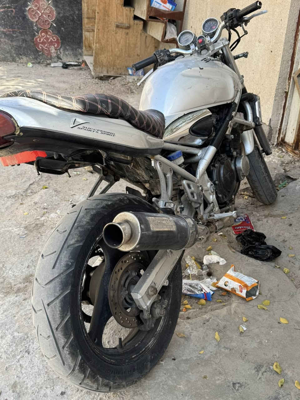 باندا اوراق نكره سلف 250 مكينة السعر 750 اكو صوره بيهة مواصفا كلهة الدراجة برغي ما بيهة نقص نكره سلف واطلع وين ماتريد ***********
