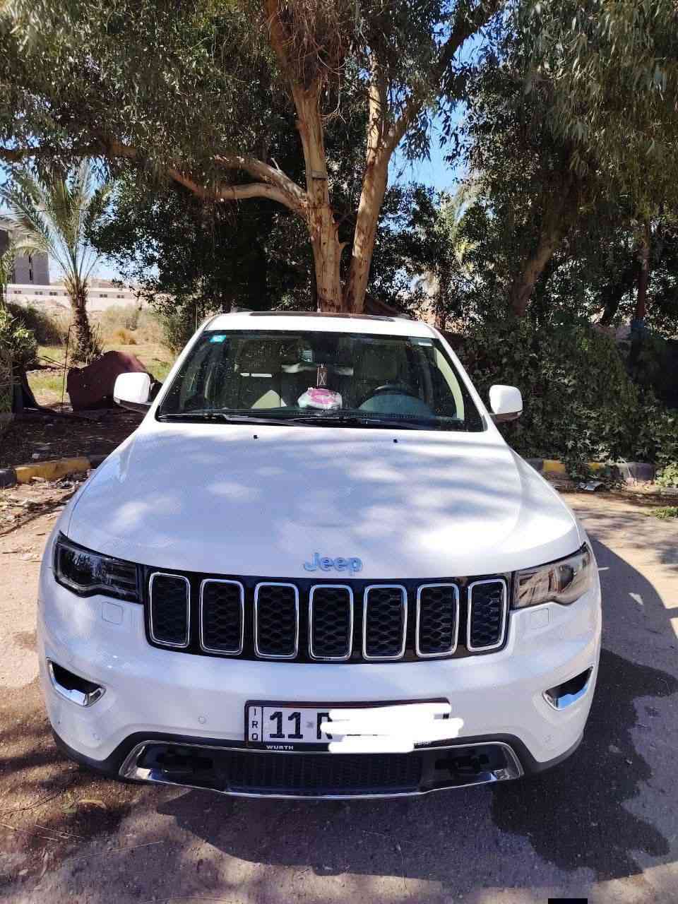 🚗 للبيع: جيب شيروكي لمتد 2021 🚗
📝 تفاصيل السيارة:
 السياره : كفاله عامه من كلشي 

الموديل: 2021.

الفئة: لمتد (Limited) - أعلى المواصفات.

المسافة المقطوعة: 27 ألف كيلومتر فقط (تعتبر شبه جديدة)

الرقم: بغداد (بإسمي الشخصي - تحويل مباشر).

✨ أبرز المواصفات:
محرك قوي واقتصادي بنفس الوقت.
بصمة تشغيل وبصمة أبواب.
كراسي جلد كهرباء (تدفئة وتبريد).
شاشة لمس كبيرة تدعم Apple CarPlay و Android Auto.
نظام دفع رباعي 4x4 مع وضعيات قيادة متعددة.
صندوق خلفي كهربائي.
رادارات جانبية ونظام تنبيه الخروج عن المسار.
كاميرا خلفية عالية الدقة مع حساسات.
والكثير من المواصفات الاخرى

🔍 حالة السيارة:

السيارة بحالة ممتازة جداً (نقص برغي ما بيها)، جاهزة من كل النواحي، وباسم صاحب لرقم لضمان سهولة التحويل  

📞 للتواصل والاستفسار: [***********]
