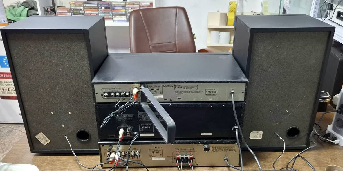 PHILIPS SYSTIM SOUND
فلیبس سستم اسود حجم لارج
امبلیفایر و رادیو
 دك دبل كاسیت و سماعات
یابانی الصنع
امبلیفایر یخرج 4 سماعات 
واط 160 
دك دبل كاسیت بی نظام دولبی سستم 
سماعات لكل تك 120 واط و 8 اوم 
واتس اب / ***********
مكانی اربیل یوجد وصیل
