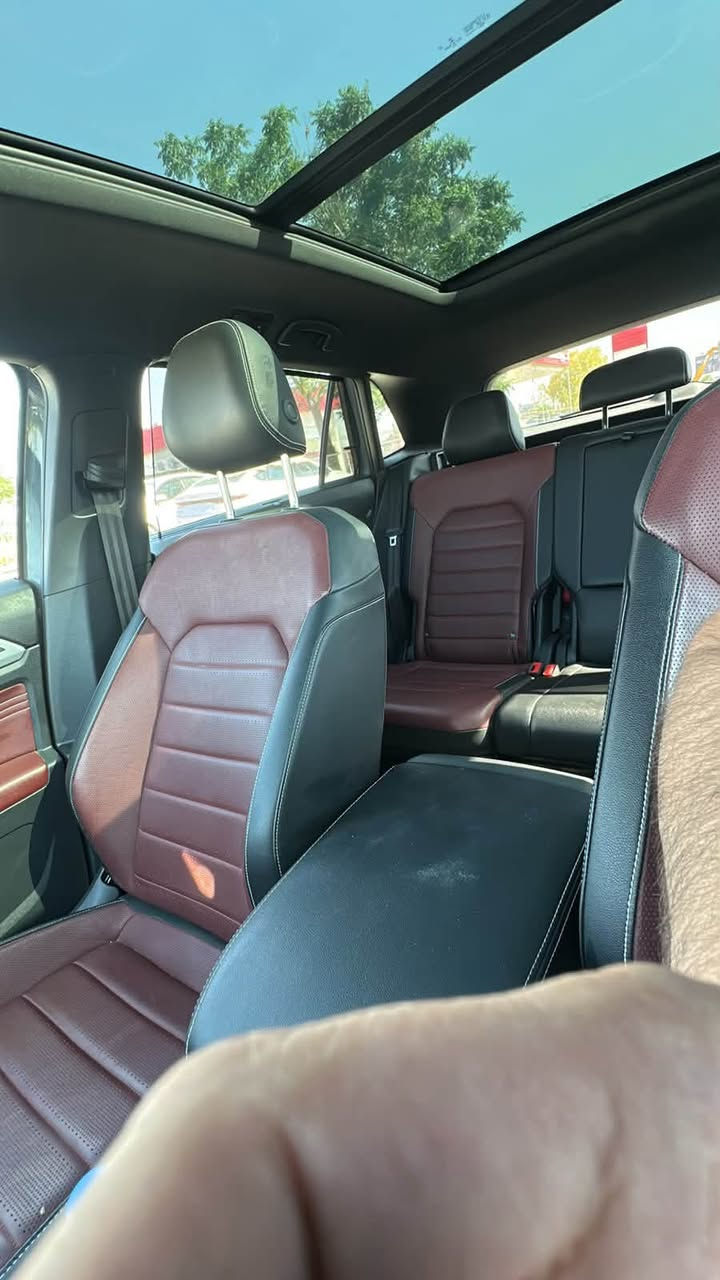 Volkswagen Atlas SEL Premium R-Line AWD 2023
VIN: 1V2FE2CA6PC201226

المواصفات:

* الشركة: Volkswagen

* الموديل: Atlas

* الفئة: SEL Premium R-Line

* سنة الموديل: 2023

* نوع الهيكل: SUV (دفع رباعي رياضي)

* المحرك: 3.6L VR6 بنزين

* عدد السلندرات: 6 سلندر

* ناقل الحركة: أوتوماتيك 8 سرعات

* نظام الدفع: AWD (دبل دائم)

* عدد المقاعد: 5 ركاب

* اللون الخارجي (سمنتي):

* جنوط R-Line رياضية قياس 21 إنج

* فتحة سقف Panoramic

* مقاعد جلد فاخرة مع تدفئة وتهوية

* شاشة عدادات Digital Cockpit

* شاشة معلومات وترفيه كبيرة

* كاميرا 360 درجة

* رادار أمامي ونظام المحافظة على المسار

* نظام Blind Spot Monitoring

* باب خلفي كهربائي

بدون حادث بارد فقط السياره  ماشيه 54 الف كيلو 

سنويه وهزه جديده باسم المالك 

السعر 280$ 

***********

* تشغيل بصمة ودخول ذكي Keyless Entry
