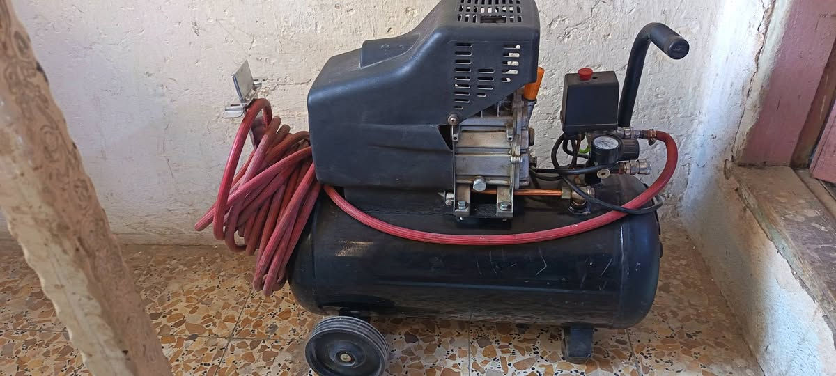 السلام عليكم عندي جك عربانه نضيف استعمال خاص  90 الف اوعندي كمبريسر نضيفه وياها صونده 20 متر،، السعر،، 100،،الف بيهن مجال،، الحريه،، ***********
