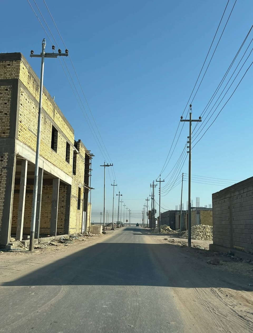 قطعة ارض للبيع 220م ركن 
على شارع 11م تبليط / طابو زراعي صرف المالك عراقي _ التنومة _ الصالحية _ شارع الحسن المجتبى _ مسافه 120م عن الشارع الشلامجة الرئيسي _ قرب مجمع النرجس ( النزاهة ) السعر 80 مليون وبيها مجال للشراي للتواصل : *********** البصرة, العراق
