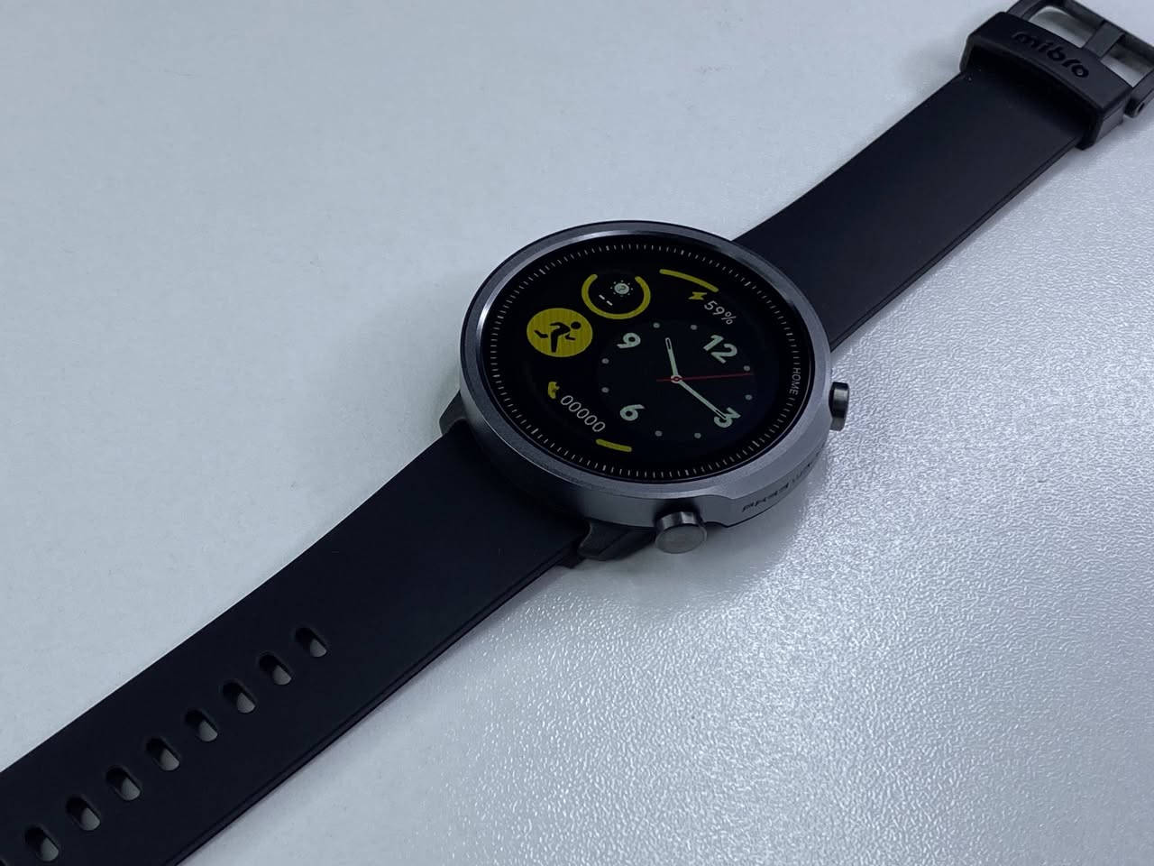 ساعة سمارت من مارکة شاومي ميبرو اى 1 Xiaomi Mibro A1 اصلي اورجینال فوول مواصفات
بالة امازون اصلية

طول الشحن اكثر من 10 يوم 

شاشة ایج دي   HD 

دعم كاميرا الموبايل

اشعارات 

اشعارات الصحة

نبضات القلب 

اوكسجين الدم 

اشعارات الرياضية

ميوزيك

تايمر

حاسبة

ستوب وج

ضد الماء 

خلي السعر و بالعافيه

توصيل متوفر لجميع محافظات العراق


**إذا كنت صاحب هذا الإعلان وتريد حذفه لأي سبب، رجاءا أرسل رسالة إلى الدعم الفني**