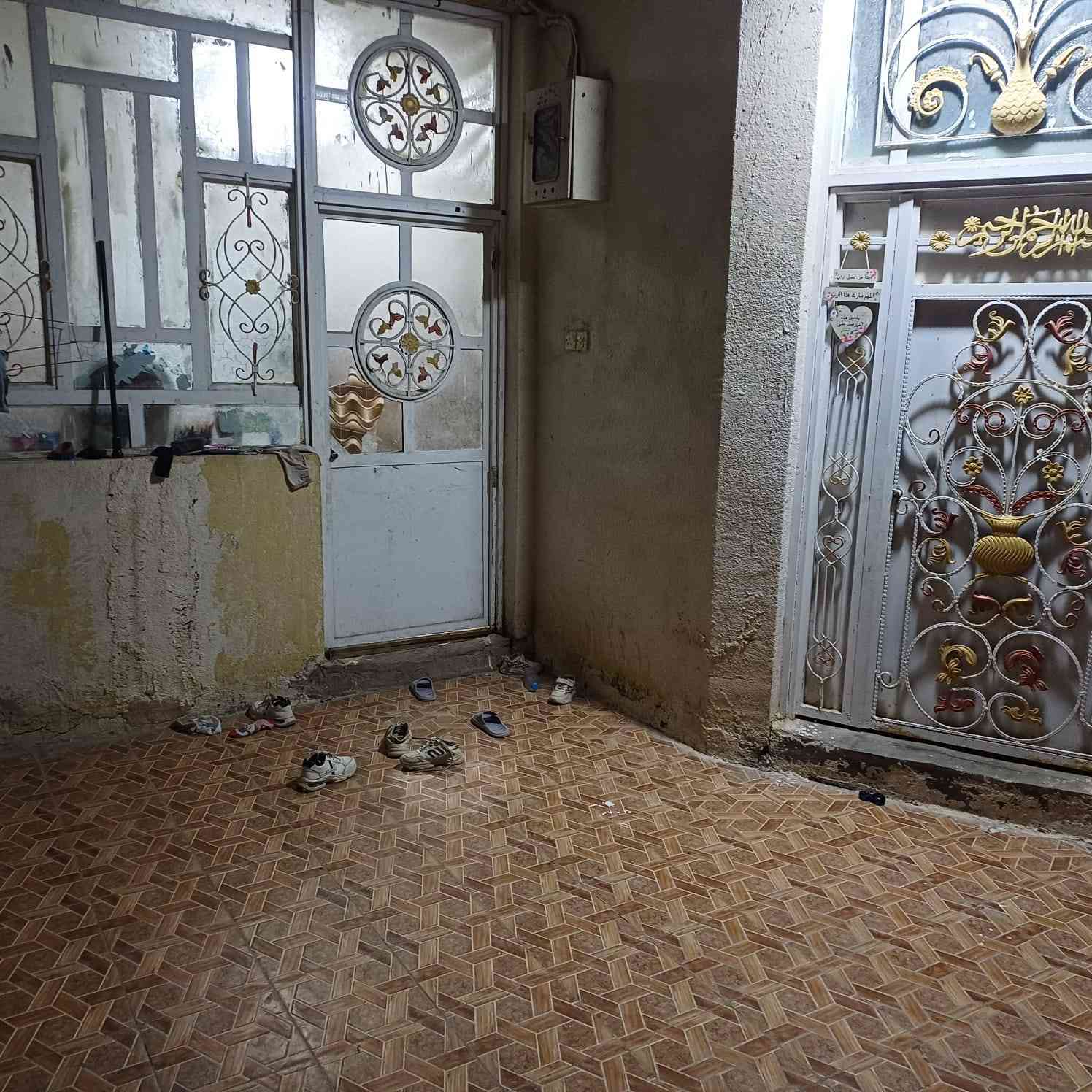🏡 بيت للبيع – حي الأمين الثانية
🔹 بناء حديث درجة أولى 🔹 المساحة: 200 متر مربع
📐 يتكون من:
غرفتي نوم (5 × 4 متر لكل غرفة)
صالة (9 × 4 متر)
مطبخ (6 × 4 متر)
استقبال (8 × 4 متر)
صحيات
كراج سيارة
📞 للتواصل: (*********** )
