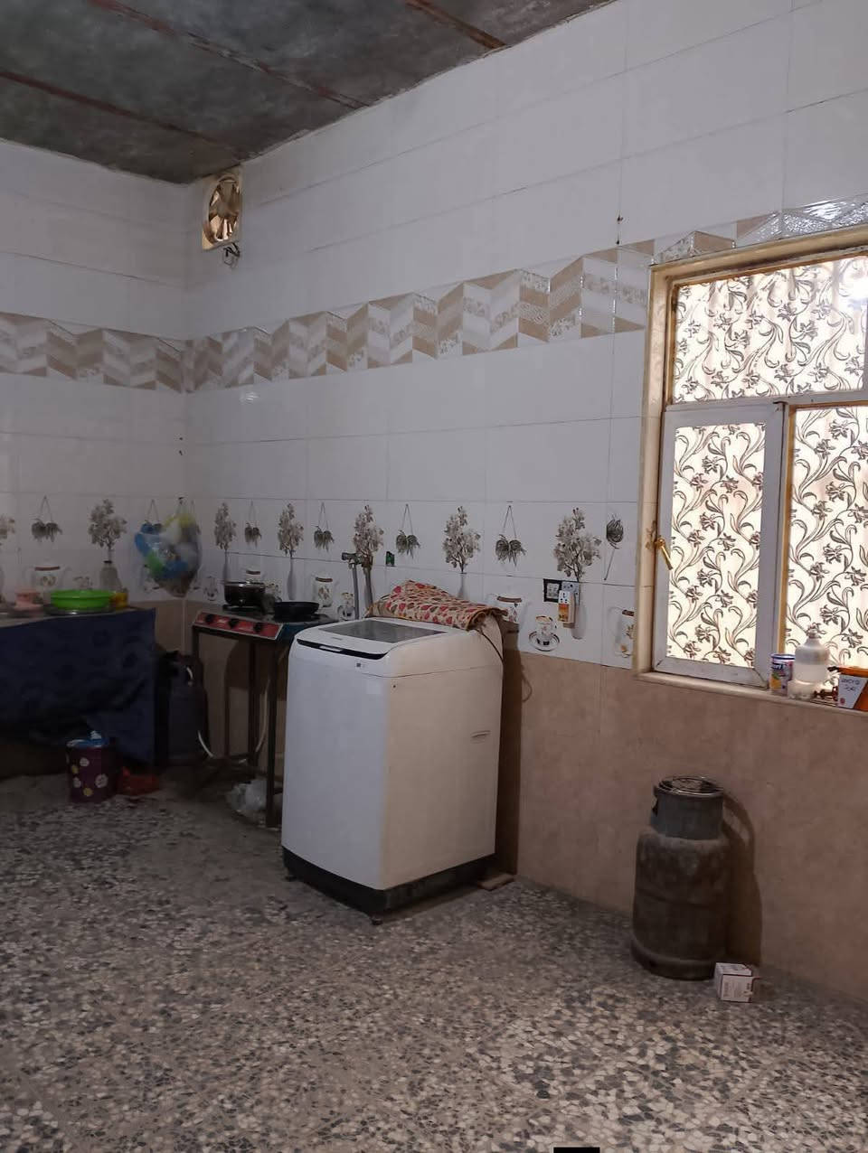 دار للبيع مساحه اكثر.من 100طابو زراعي سند 25.. أساسه تجعيب ورفت كونكريت.بناء بلوك السقف عكاده..بدون تشاريف بي نواقص سهله..البيت عالي عن الشارع .يحتوي على غرفه نوم وصاله ومطبخ وتخاريج داخليه و خارجيه بدون استقبال..بيت نضيف عرض الشارع 9 متر..يبعد.عن شارع العام 80متر.العنوان كوفه براكيه شارع المطار القديم خلف مخبز المختار..السعر 22  بيع نقدا فقط مسجل ومرقم من قبل البلديه للاستفسار اتصل علئ رقم  📲***********📲
