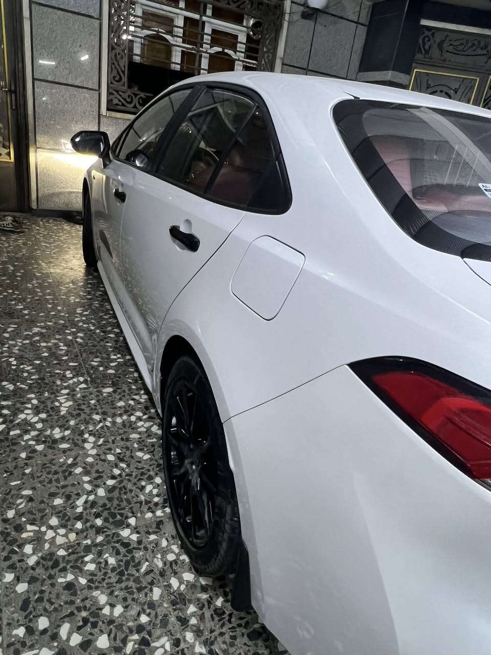 ✨🖤 ملكة 2025 (بلاك إدشن) 🖤✨
لعشاق التميز والفخامة "..كورلا هايبرد 2025 (S) ماشية (7) الالف 

💰 السعر 157$ 

⚠️ ملاحظة: مشخوطة بلرصيف مثل ما موضح بلصورة 
رقم الاتصال  ***********

⚡ المواصفات والمميزات العالمية:
• المحرك: 1800 هايبرد (قوة أداء مع أعلى توفير للوقود).
• التصميم الخارجي:
• فئة Black Edition الأصلية.
• جناح خلفي + مرايا جانبية + شعارات (سوداء ملكية).
• ويل كب أسود بلادي بتصميم رياضي.
• فتحة سقف (سلايد).
• إضاءة لايت زينون فاخرة.
• التقنيات والذكاء:
• شاشة وسطية متطورة + عداد ديجيتال بالكامل.
• كاميرا دوارة بدقة عالية.
• بصمة تشغيل + نظام الدخول الذكي.
• نظام (رادار + تحديد مسار + قيادة شبه ذاتية).
• هاند بريك كهربائي + أوتو هولد.
• الراحة والأمان:
• مقاعد جلد أصلي (تحكم كهربائي للمقعد).
• تحكم مقود كامل (جهتين) + وضعيات قيادة (Drive Mode).
• نظام أمان متكامل (فل سيستم إيرباك + مانع تصادم + مانع انزلاق).
