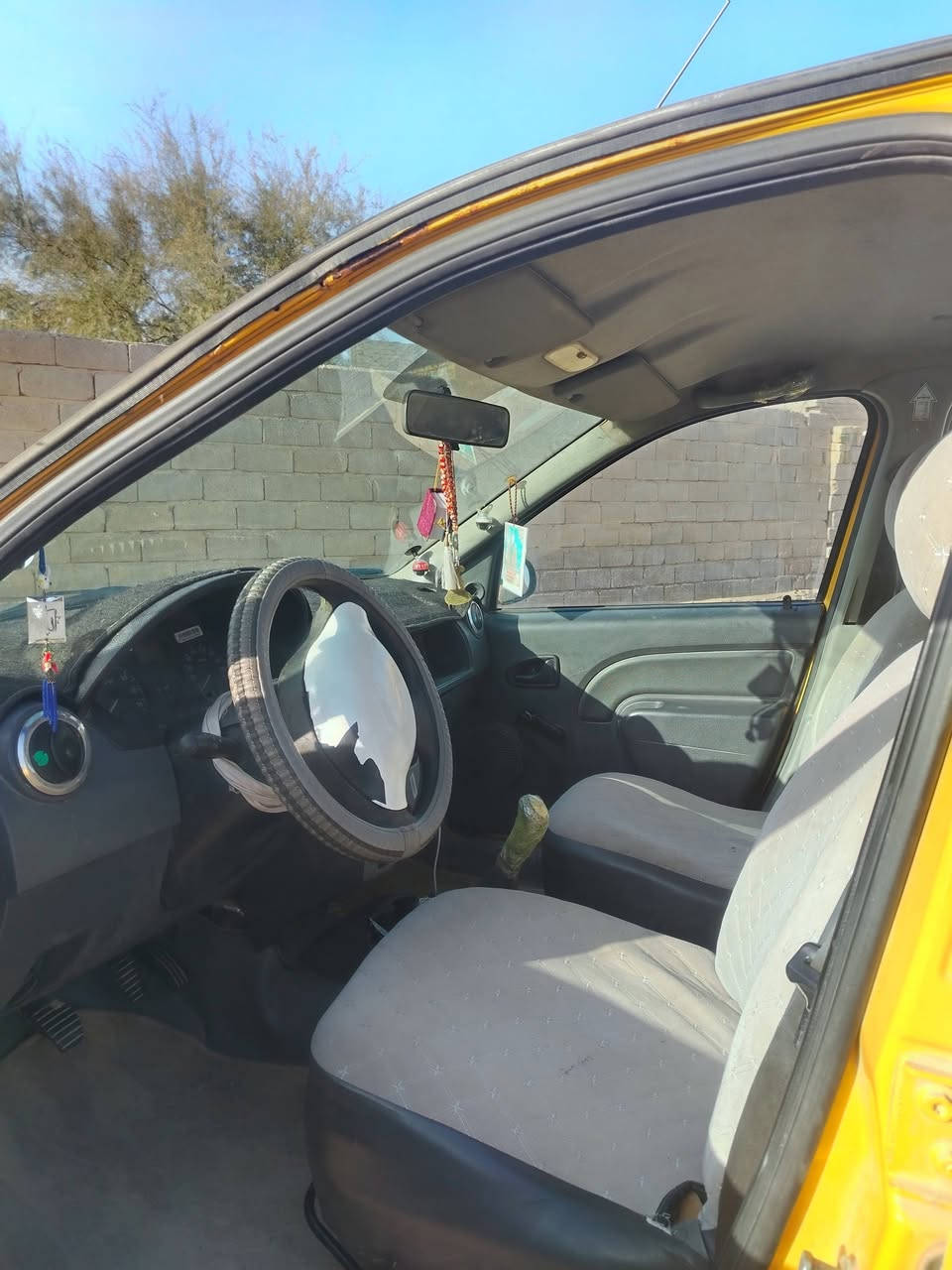 سلام عليكم رينو لوكان للبيع مديل 2009 السياره مكفوله كفاله عامه مصفر هيه وغرامات سنويه لل 26 السعر 45 وبيه مجال لموشراي لا يتصل اتصال على هذه رقم ***********
