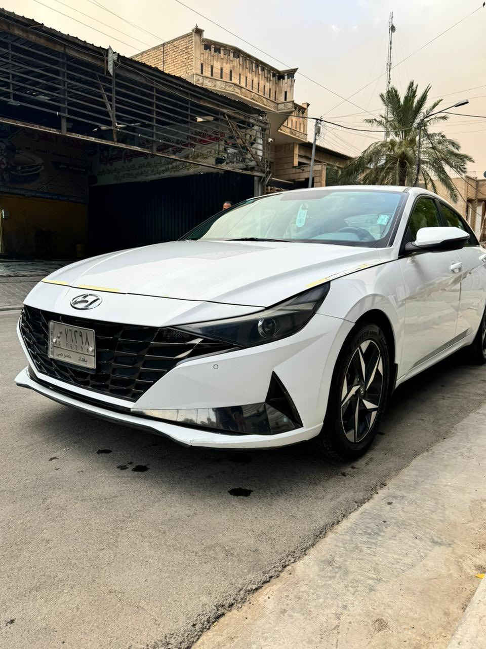 السلام عليكم ..
سيارة النترا للبيع .🚗
موديل /2022 خليجي 
لون / ابيض  🤍
مواصفات فول 1/1 
فتحة - شاشة بلوتوث - ستيرن تحكم - بصمة - حساسات امامية خلفية - ماشية 84 - نضيفة داخل خارج .🔥
مكينة كير خير من الله🕹️
تبريد + تدفئة  فول .
بيها فقط باب بيها بارد .
سيارة ما ناقصها شي 
رقم بغداد - تحويل ثاني يوم .
مكان سيارة بغداد الرصافة .🇮🇶
السعر 165 بي مجال بسيط .💵
للاتصال استفسار على الرقم ….📱
***********
