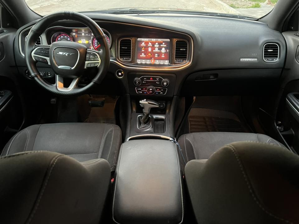 السلام عليكم ورحمة الله شباب جارجر 2018 فئة SXT فتحه رادار جانبي كشن كهرباء شاشه جبيره  تدفئة كشنات اماميه تدفئة مرايه حانبيه حساس خلفي السياره كشن كهرباء السياره كلين تايتل بارد بالجامبغ الامامي قريب على باب الصدر وبارد بالباب الخلفي بدون قطرة صبغ ولا ايرباك ولا سيرفس ولا اي عطل حجر صالنصه وكل نقص مابيه محدث دعاميات SRT وويل كب مال سكات السياره ماشيه فوك ال 100 الف ميل السيا ه بدون اي نقص رقم اربيل هزه وسنويه ورقم جديد باسمي شرط التحويل ما اسوي وكاله مكاني بغداد اليرموك سعرها 210 وبيه مجال بسيط حيل وهذا رقمي اي استفسار حاظر *********** واني الممنون
