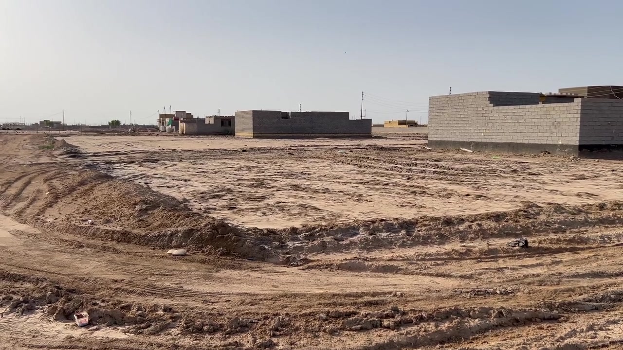 يالله
 السلام عليكم احبتي يوجد قطعة ركن في حي الجوادين النزله الثانيه  مساحه 200 متر وجه 10 نزال 20 وبسعر مناسب ☎️***********☎️
