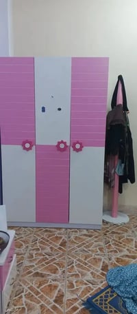 غرفة نوم بناتية • نظيفة • للبيع