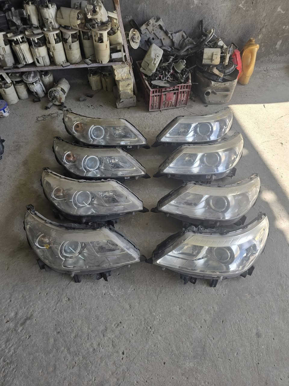 السلام عليكم يوجد لدينا كافه انواع لايت الامامي وبك لايت  الرينو من موديل 9 الى 16 ويوجد جمله ومفرد ويوجد توصيل كافه محافظات العراق التواصل على الرقم 
***********
