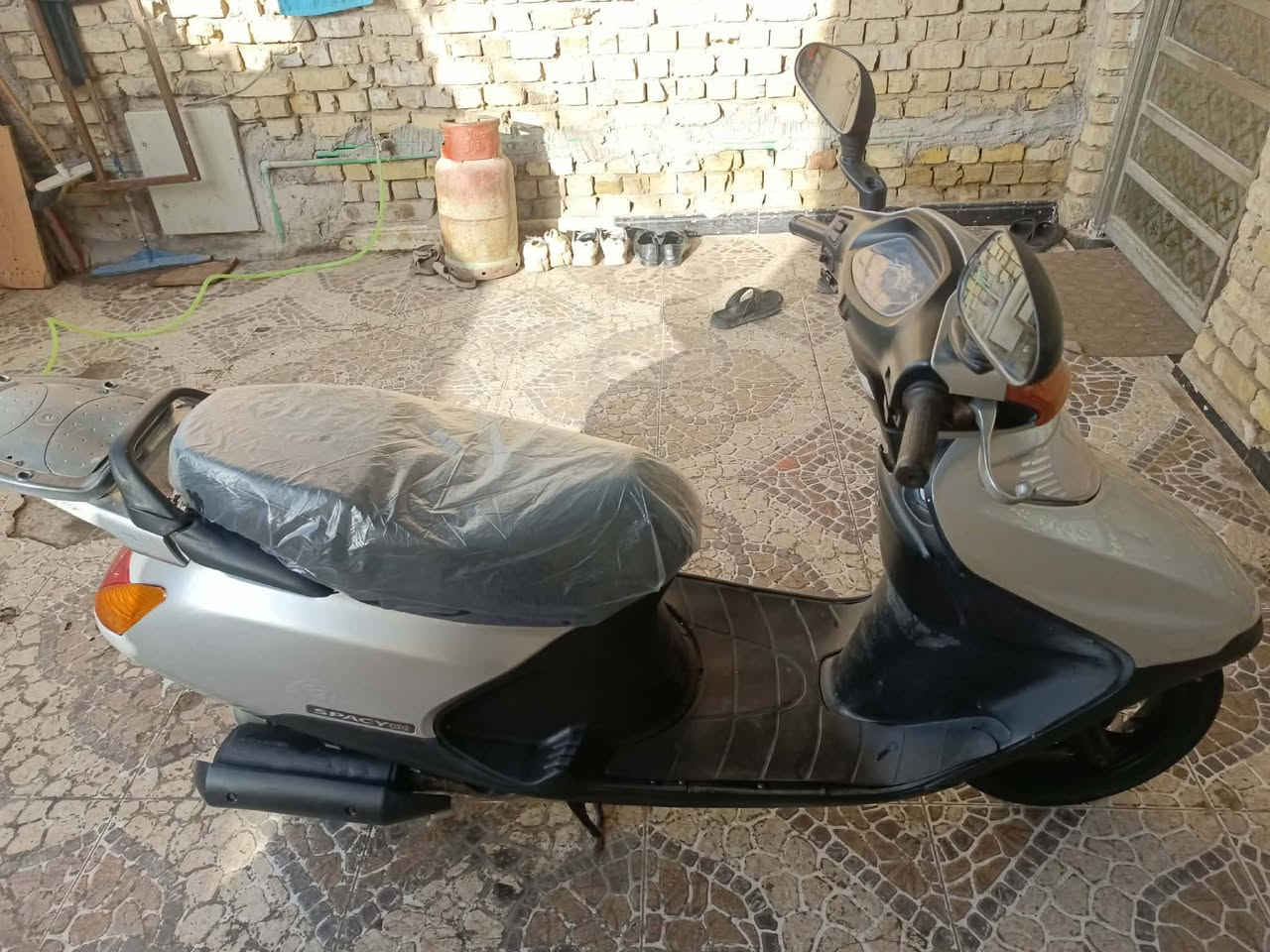 سلام عليكم دراجه سبيسي ياباني للبيع دراجه مفتوحه ومكينه حلو شغال سلف وهندر كله شغال الشراي هذه 
رقمي ***********
