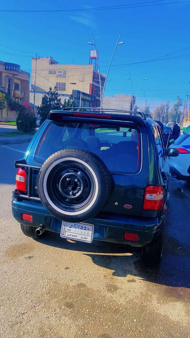 السلام عليكم 
كيا سبورتج موديل ٢٠٠٠
تبريد ثلج قفل مركزي ريمونت جام كهرب مرايات كهرب بدون صبغ وبدون تعديل بارد السيارة بلادية طخم تاير  ويل كروم جديد السيارة جاهزة رقم الماني سنوية لل ٢٧ شرط تحويل كابون بانزين موجود مابيها اي نقص 
مكان السيارة موصل 
السعر ٥٩ 
***********
