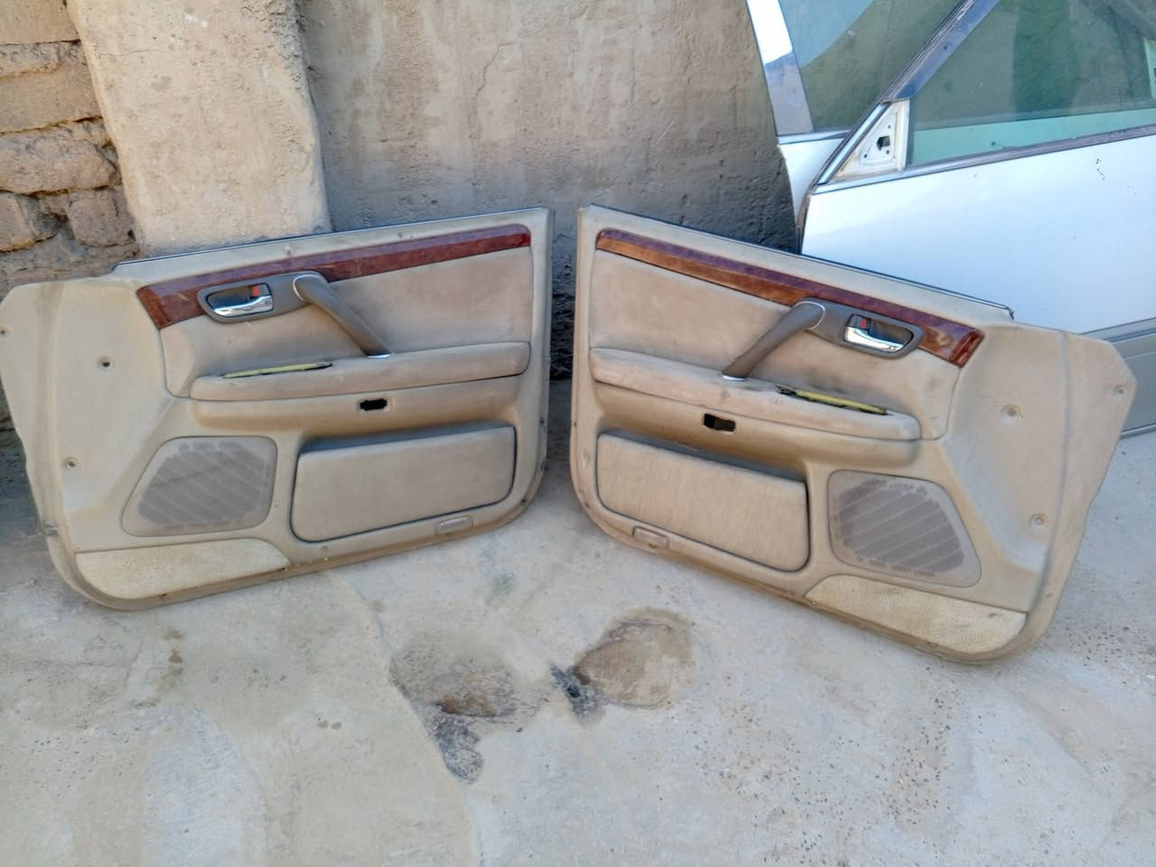 السلام عليكم 4 بيبان وجاملغات 2وبطاين للبيع مكان نجف 
السعر 350 وبيهن مجال ***********
