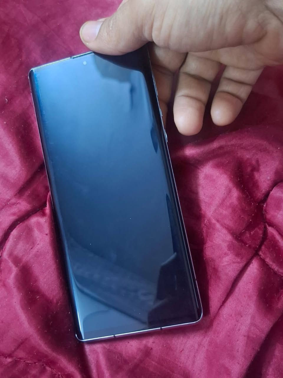 شارب أكوس R6 جهاز غني عن تعريف موصفاته معروفه شاشه 244 هيرتز كاميرا ودقه بوضوح رهيبه  ذاكره 256 بصمه مندمجه ب شاشه بوبجي 60 فريم جهاز كله شغال ع فحص فقط بي نقطه مامبينه ولا مأثرة يرهم بيع او مراوس سعر 170 وبي مجال قليل ***********
