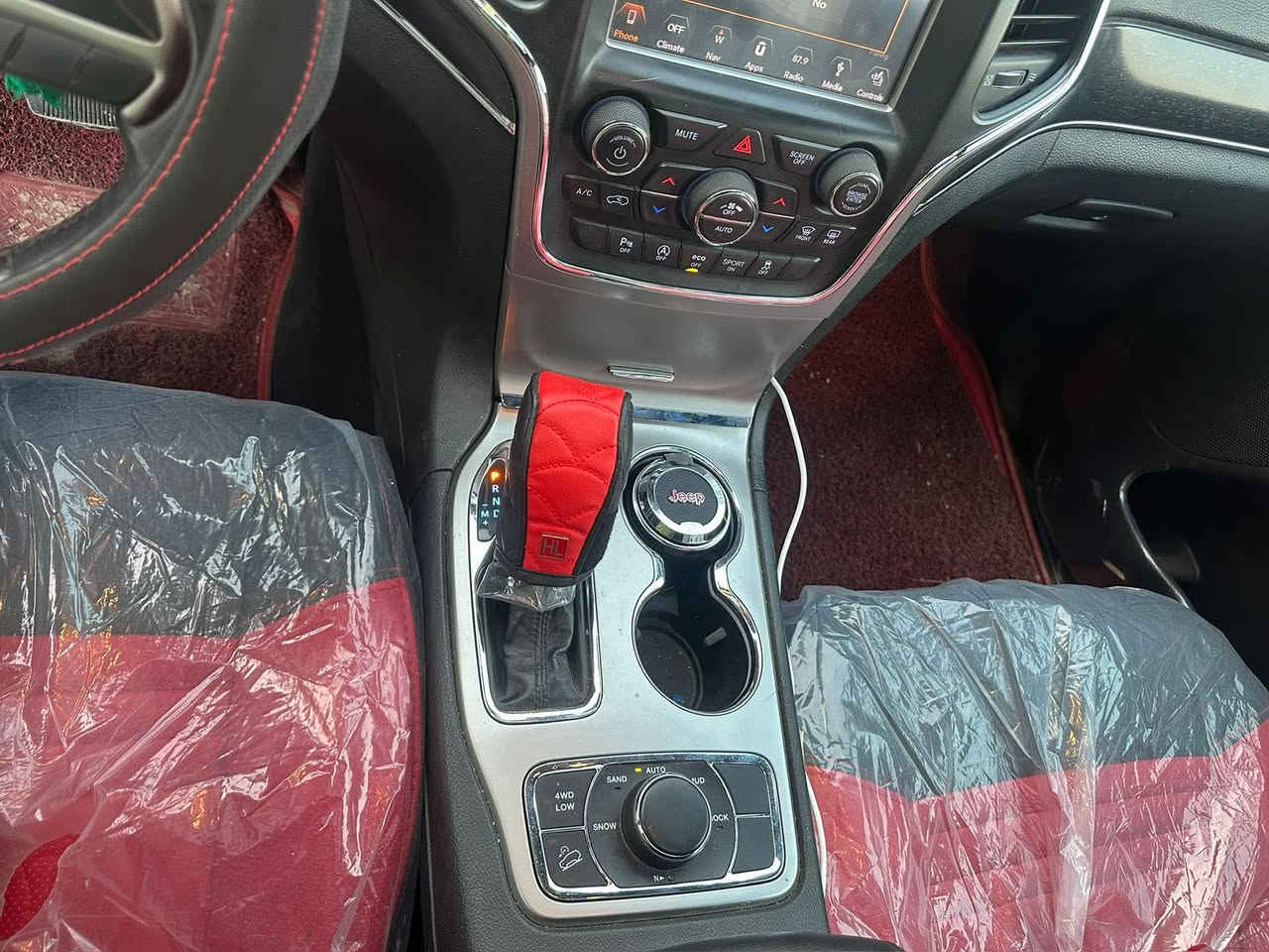 للبيع 2018 Jeep Limited (جيب المتد) - وارد أمريكي.
مواصفات كاملة Limited ) و تفاصيل مميزة

الموديل: 2018

السعر 212 

المواصفات المتد (Limited) أعلى فئة بصمة، شاشة كبيرة، كراسي جلد كهرباء، رادار كاميرا، وغيرها من المواصفات

حالة الضرر حادث موضح بالصورة 

.

الوضعية السيارة نظيفة جداً وبحالة ممتازة، جاهزة

للاستخدام وما محتاجة أي مصاريف.

للأستفسار الاتصال : ‭٠٧٧٠ ٧٧٥ ٠١١٦‬
