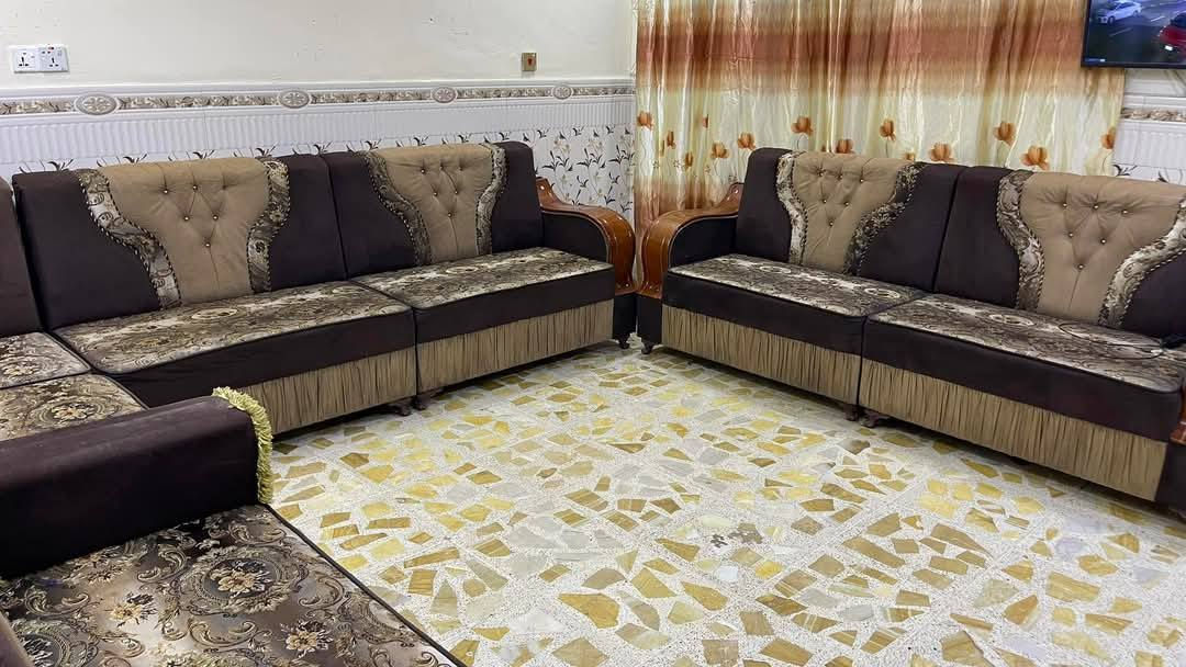 ديوان 14 مقعد 
مكان منشأ نصر
سعر 500
***********
***********
