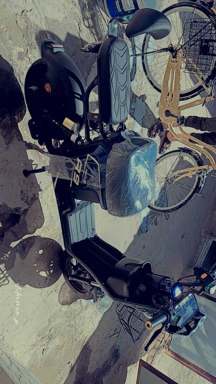 السلام عليكم متوفر للبيع بايسكل شحن شركة winlee العالمية ماصار اسبوع من اخذته بعده بلنايلون ماماشي حته 10كيلوات 
نظام تشغيل
1/سويج
2/بصمة
3/باركود
4/NFC
5بطاريات 
سرعته الحقيقة 85 من غير العداد
السعر600وبي مجال بسيط
للتواصل/***********
