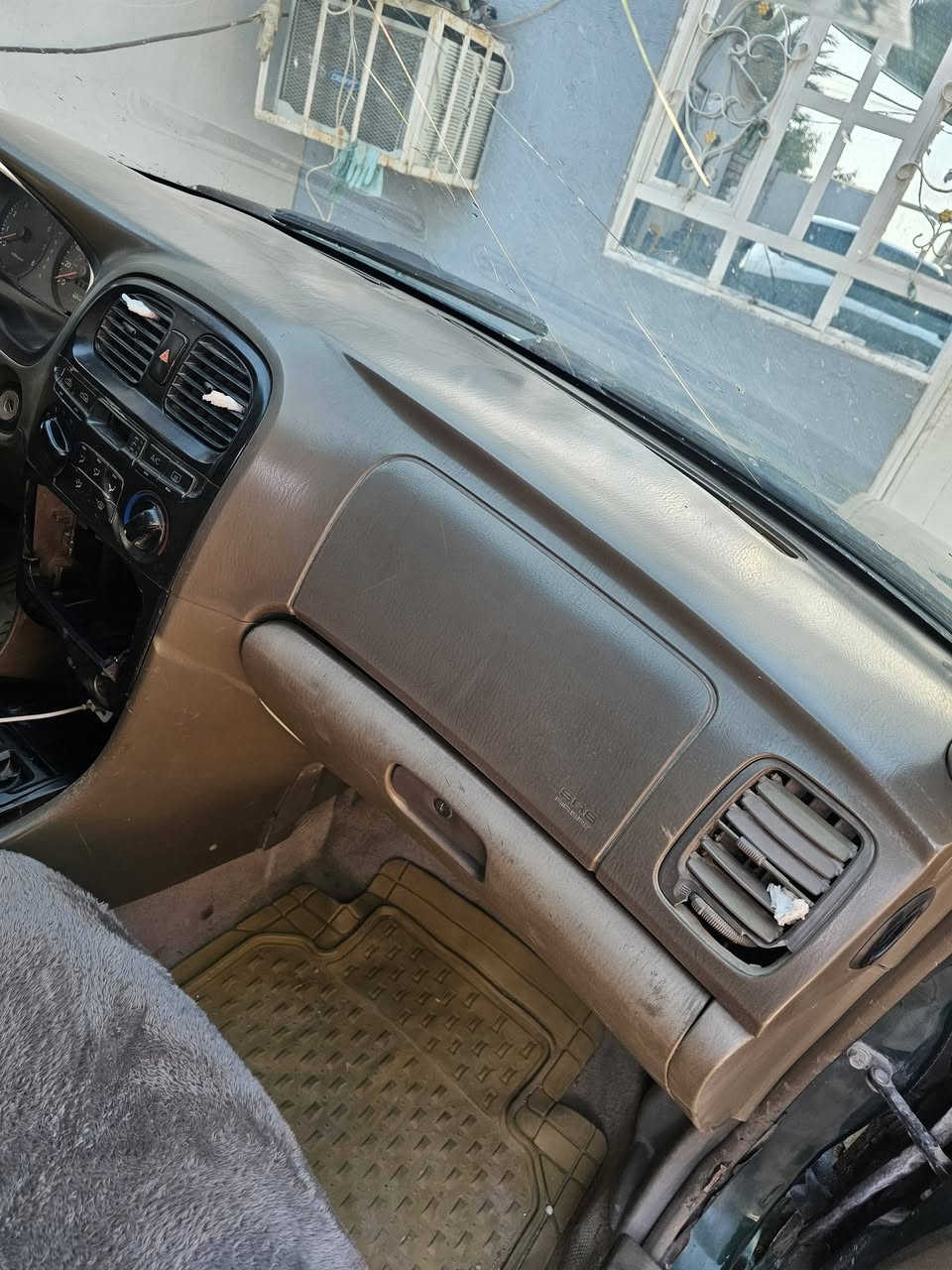السلام عليكم سوناته للبيع رقم نينوى تحويل بي محافظه مشروع وطني   سنويه لل ٢٨ موديل ٩٩ مكفوله كفاله عامه من الضربه بس صبغ للجماليه مكينه اوكير استوني شاهدهن حداديه بل جيس كهربائيات كلها شغاله  تبريد ثلج السعر ٥٢ او بيها مجال العنوان نجف كوفه قرب معمل الببسي رقم التلفون ***********  السياره احله من الصوره
