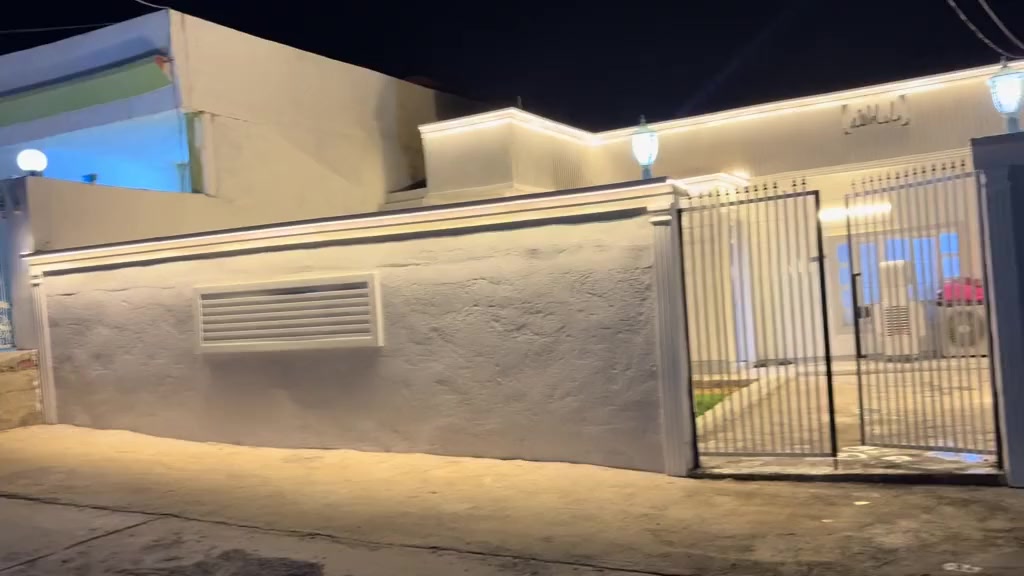 سلام عليكم بيت للبيع منطقة امام عباس قدمت معاملة سند مساحة200م قريب بيت مختار نعمة /موثث كامل استلام مباشر سعر40بي مجال بسيط***********
