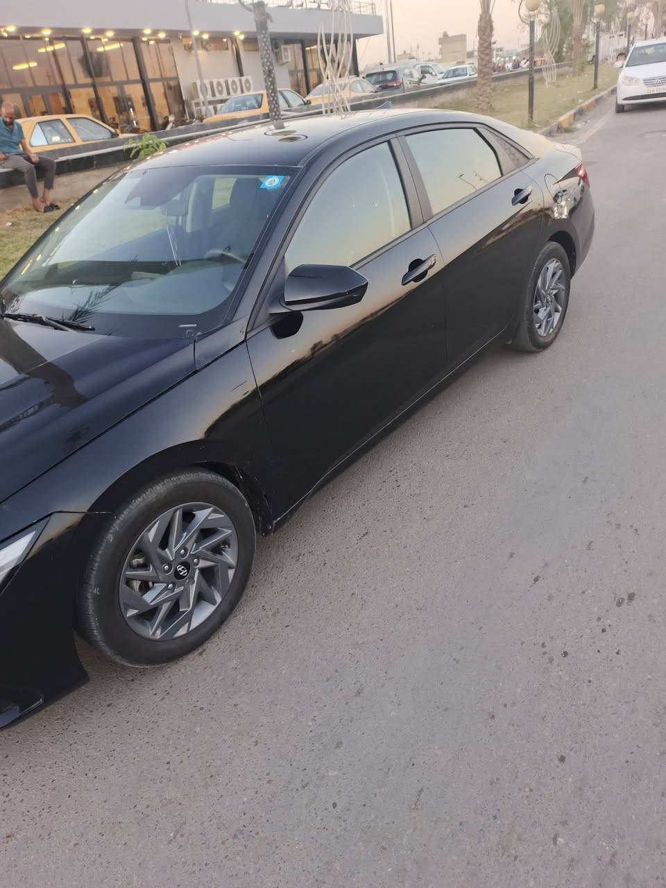 لنتره  2024 حادثة أمامي مكان بغداد سعر 140 بيه مجال قليل   ***********
