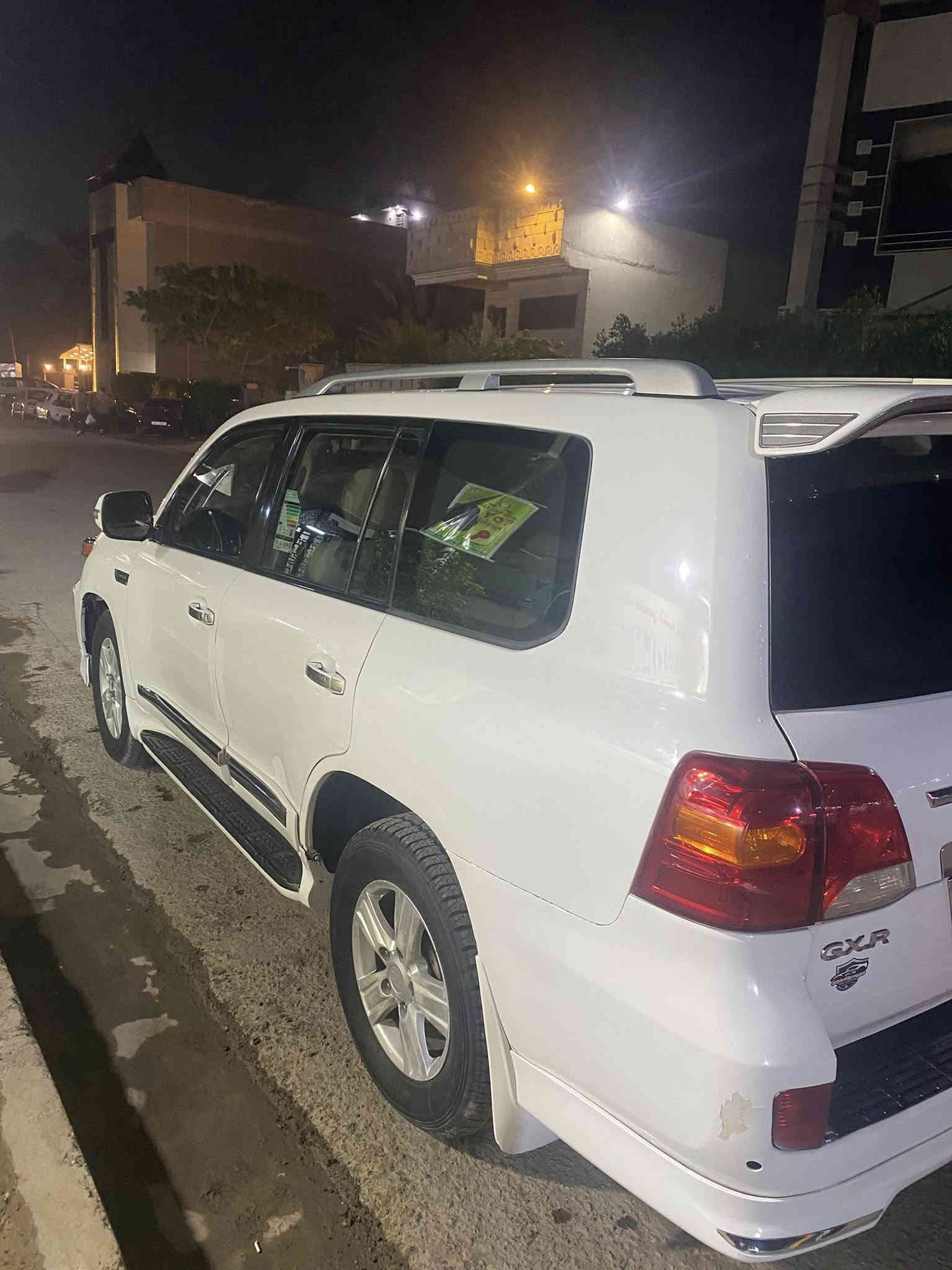 السلام عليكم لاندكروز 2008 محدث 2015 سياره جاهزه من كل نواحي بيها قطع صبغ ابيع حزام قماره تكم مكفوله مكاني بغداد 237 ورقه بيها مجال ***********
