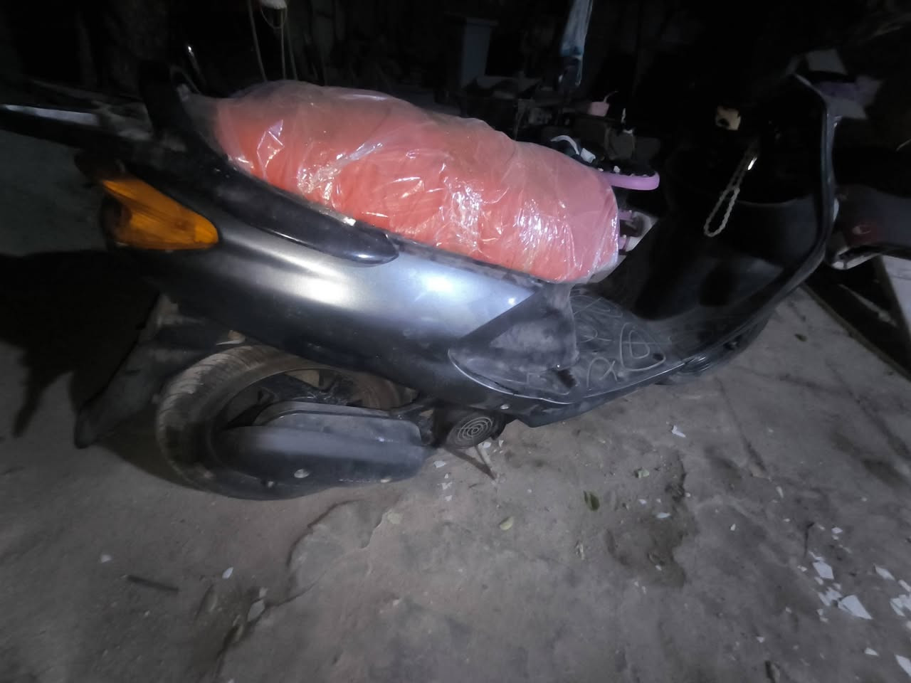 السلام عليكم دراجه اكزز البيع كامله الدراجه كلهه تشتغل سلف اشاير لايت هورن مكينه تخبل ستوه جفتتهه كله اصلي غراضهه كفرات جدد تايرات جدد بس بيهه خنكه الدراجه من الكابريته  سعرهه 400 قفل ***********
