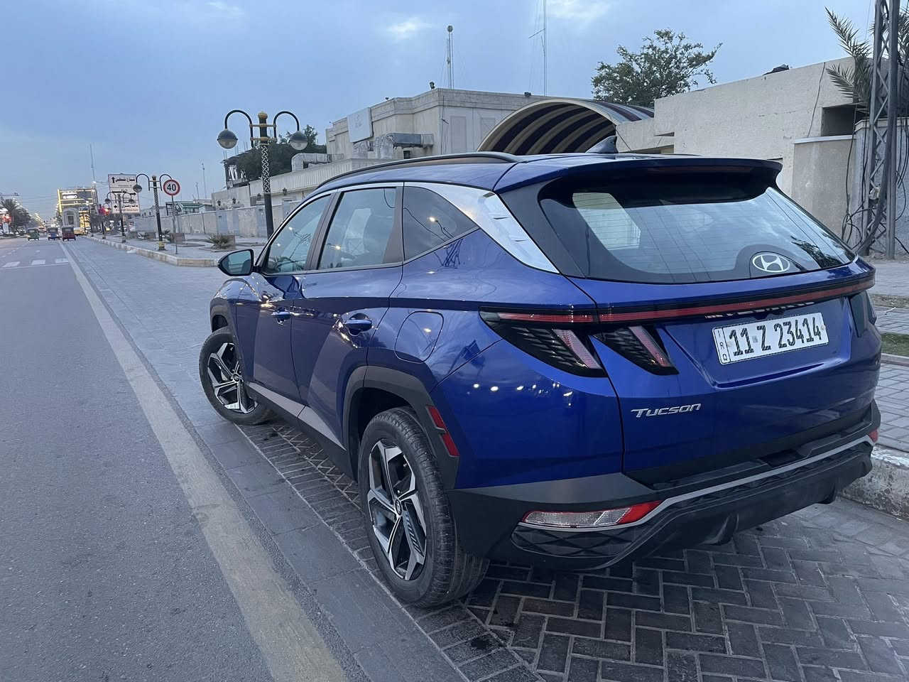 السلام عليكم : للبيع توسان موديل ٢٠٢٣ وارد امريكي 
بيها صبغ من امريكا قبق الجنطة فقط والدعامية الخلفية مفتوحة فقط غيرها مكفولة السيارة وبدون ايرباك 
 فول مواصفات 
بصمة فتحة كشنات جلد وكهرباء وتدفئة مقاعد 
رادارات امامية خلفية وجانبية 
شاحن وايرلس 
تبريد قطعتين 
عداد شاشة دجيتال
محرك ٢٥٠٠ فور ويل دفع رباعي 
جنطة كهرباء 
تشغيل عن بعد 
ماشية ١٧ الف فقط 
السعر ٢١٥ مكاني جميلة 
للاستفسار : ***********
